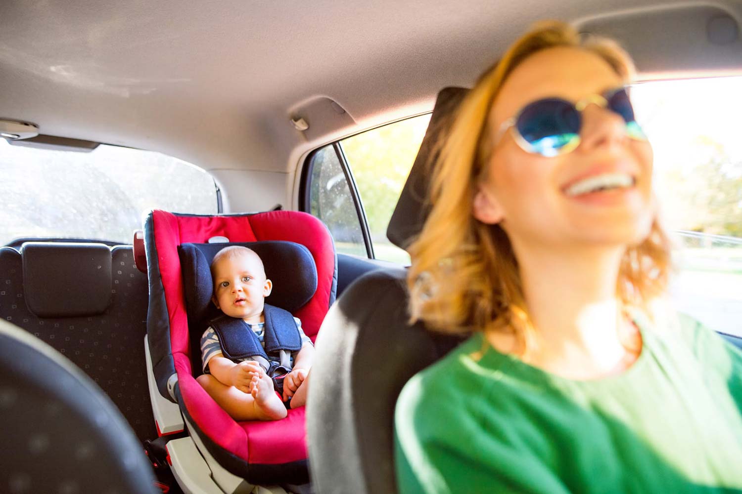Comparatif des meilleurs miroirs de voiture pour surveiller votre bébé